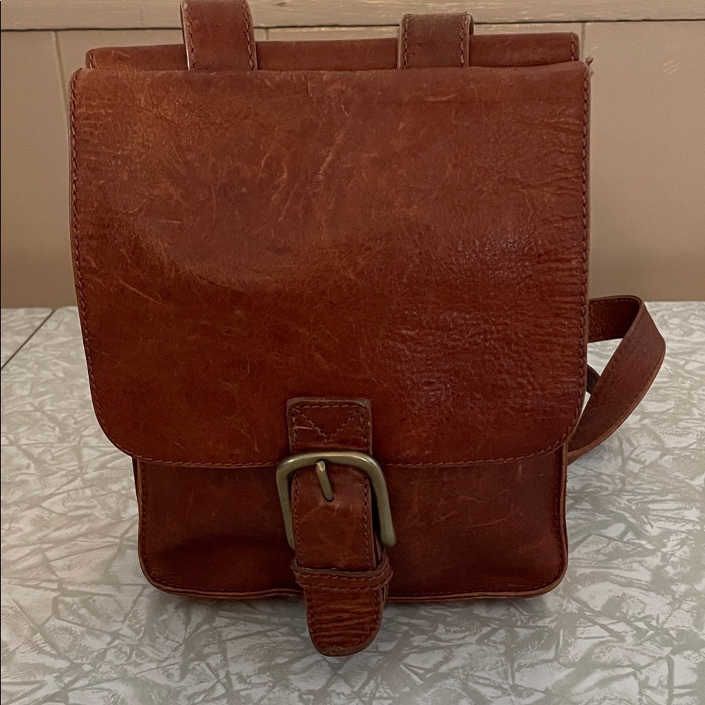 Saddle Leather Ware Messenger Bag.